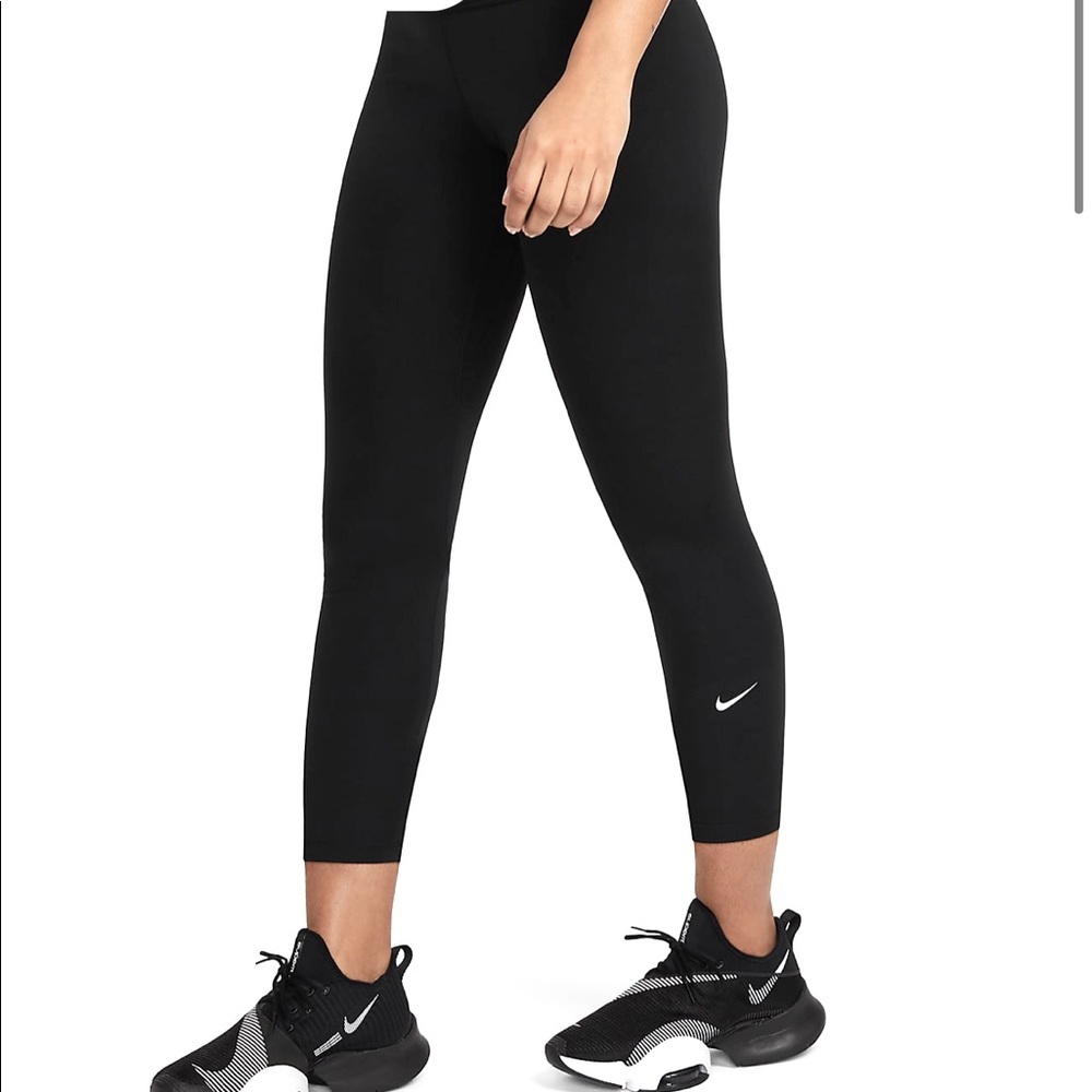 Nike Women’s Mid-Rise Crop Leggings